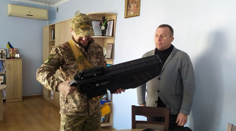 Нову антидронову рушницю за кошти міського бюджету придбали для захисників України