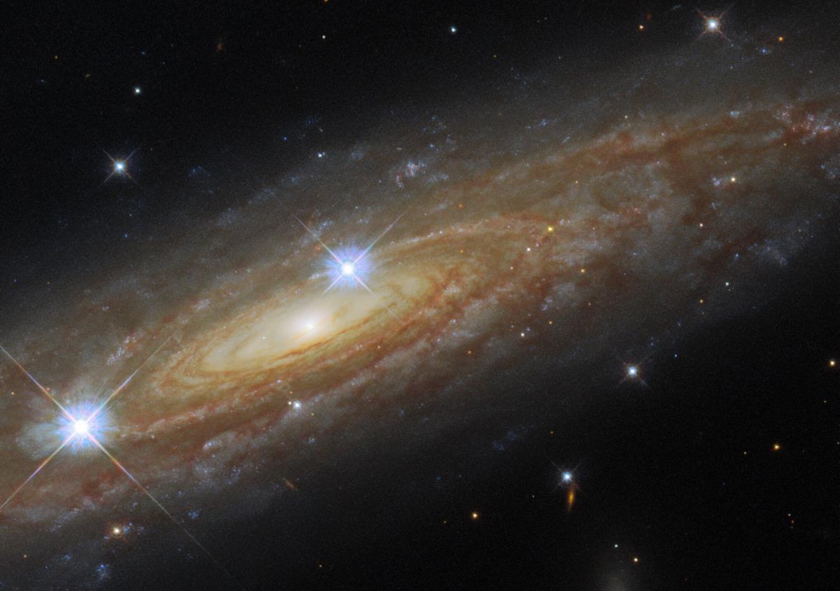 Галактичні туманності ховають приховану матерію / фото ESA/Hubble &amp; NASA, A. Seth