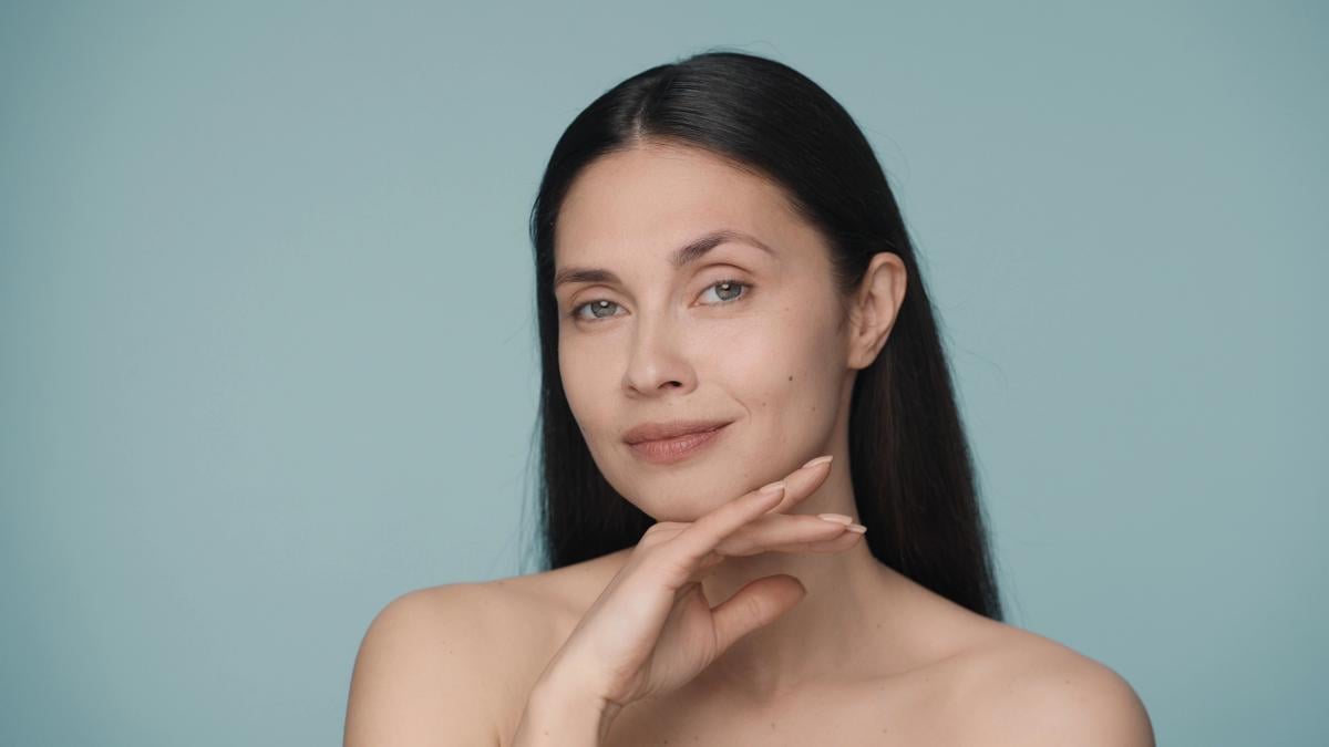 Що найкраще підтягує овал обличчя