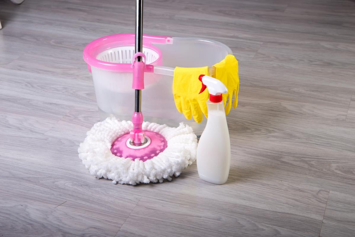 Домогтися запаху 'як після клінінгу' просто: 8 кращих добавок для миття підлог