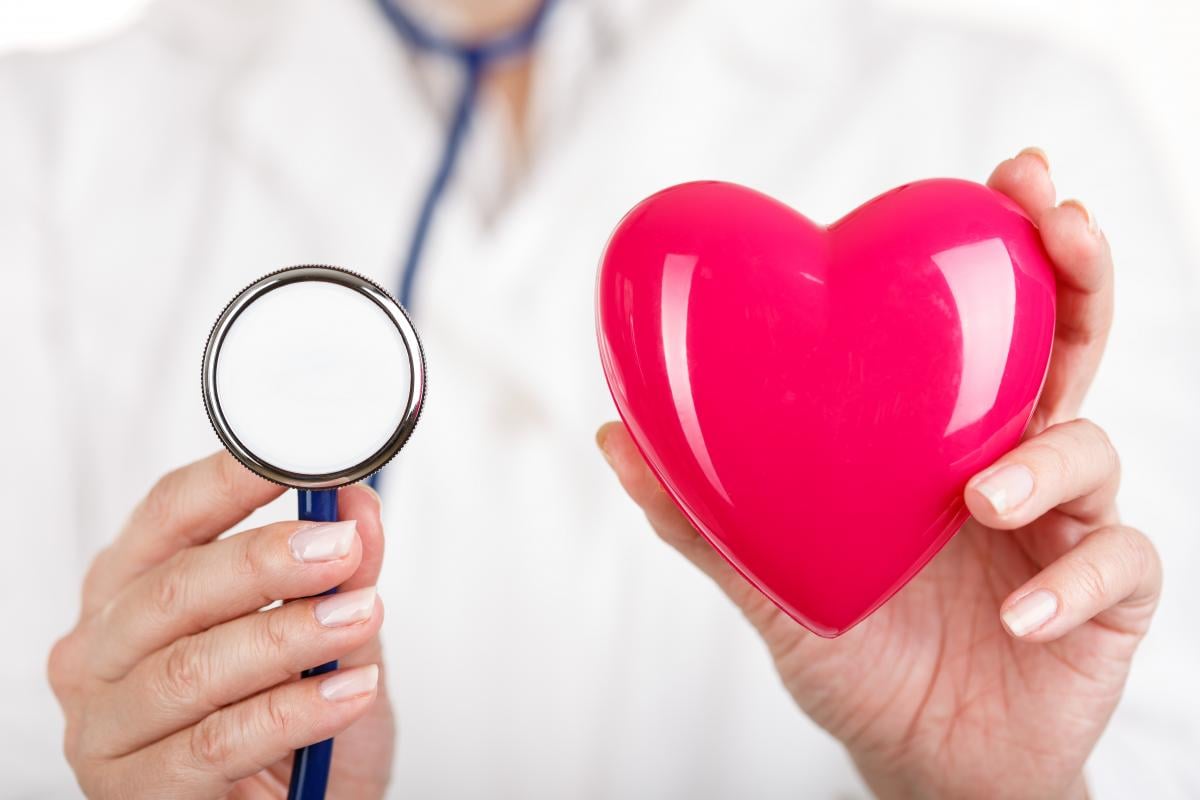 Які фрукти найкорисніші для здоровʼя серця: лікар розповів, що варто додати до раціону