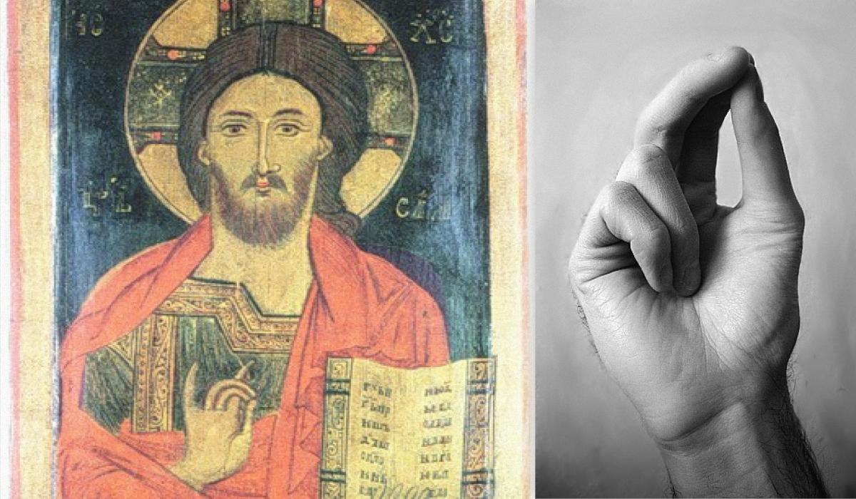 хрестяться справа наліво або зліва направо