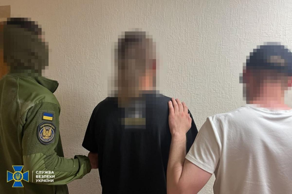 СБУ затримала чоловіка, який влаштував вибух у поштовому терміналі в Києві (фото)